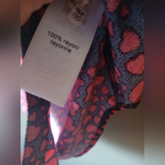 MAURICES WOMENS DARK BLUE AND RED HEART TOP SIZE UNKNOWN (L OR XL) - Picture 2 of 4